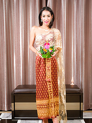 Loy Krathong Ladyboy